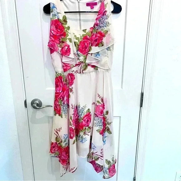 Betsey Johnson Dresses & Skirts - Vintage Lightweight Flowy Betsey Johnson Dress Cream and Floral Back Zip Size 6